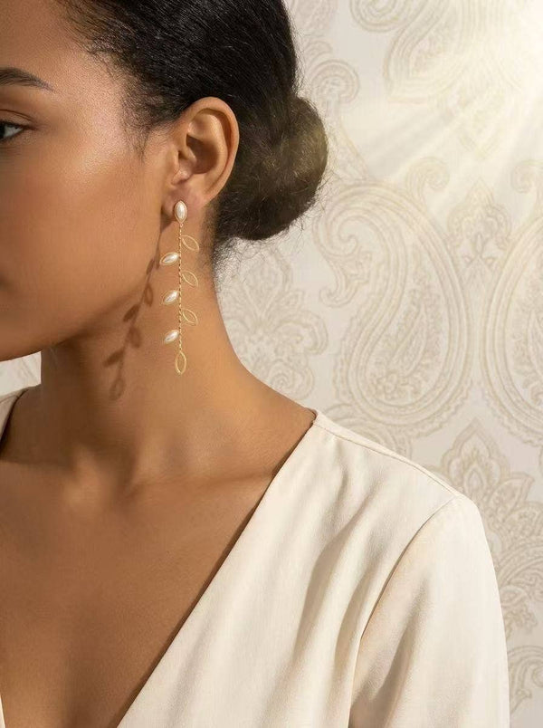 Boucles d'Oreilles Feuilles Nacrées Dorées – Acier Inoxydable Élégance & Lumière