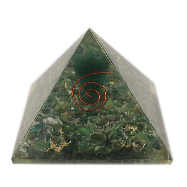 Grande pyramide en orgonite avec figurine dorée d'ange, 70 mm