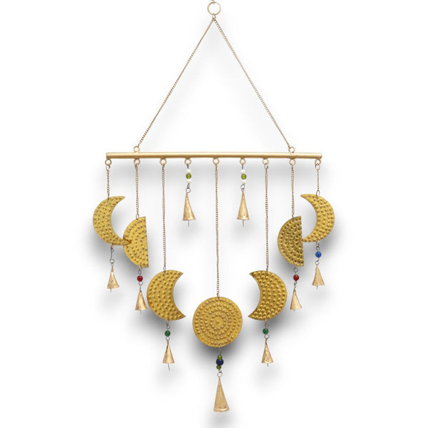 Barre horizontale en laiton portant croissants et pleine lune suspendus, avec clochettes coniques