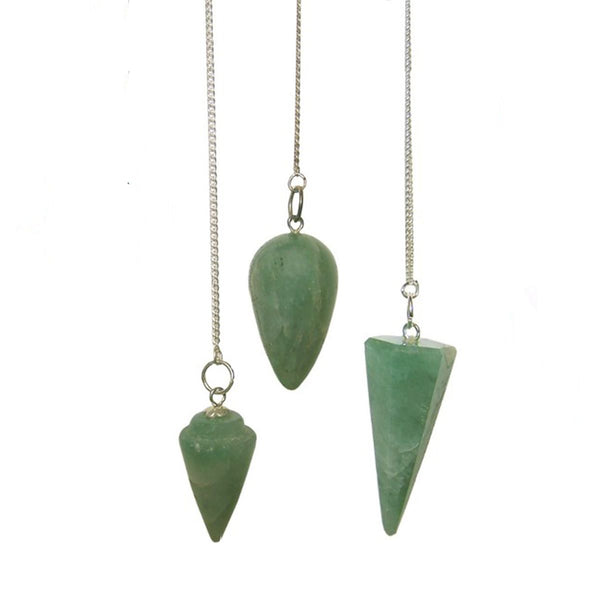Pendules cône à facettes en aventurine verte, chaîne argentée et perle de pierre
