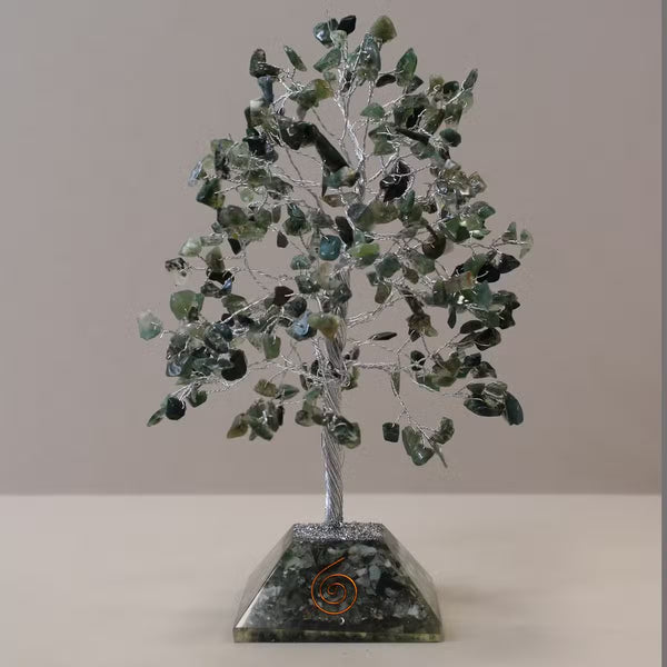 Grand arbre de gemmes en agate mousse sur orgonite, 320 pierres