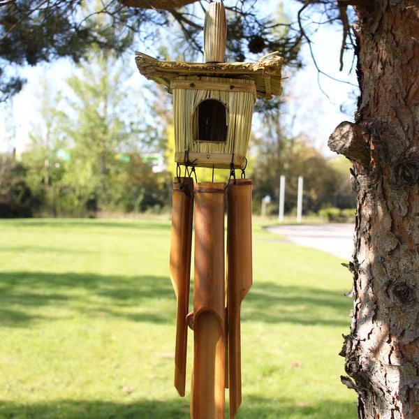 Nichoir carré en jonc de mer avec carillon de bambou, 49 cm