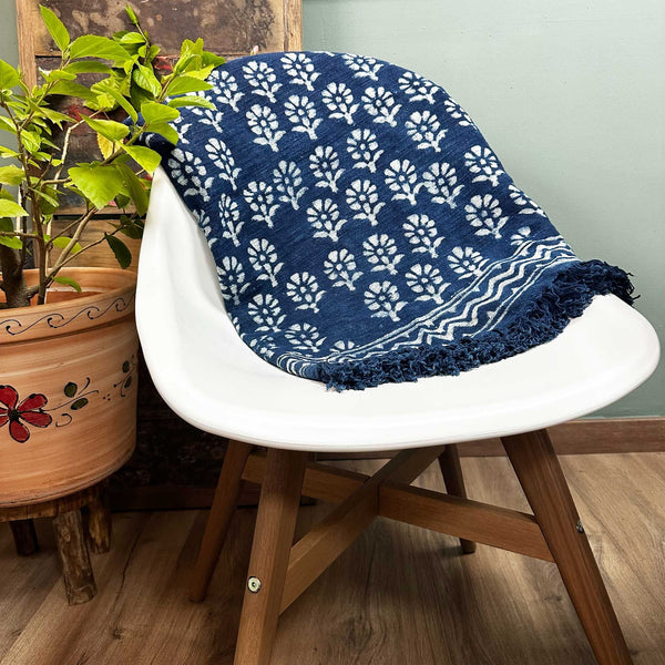 Couverture indigo faite main, motif petites fleurs Chhota