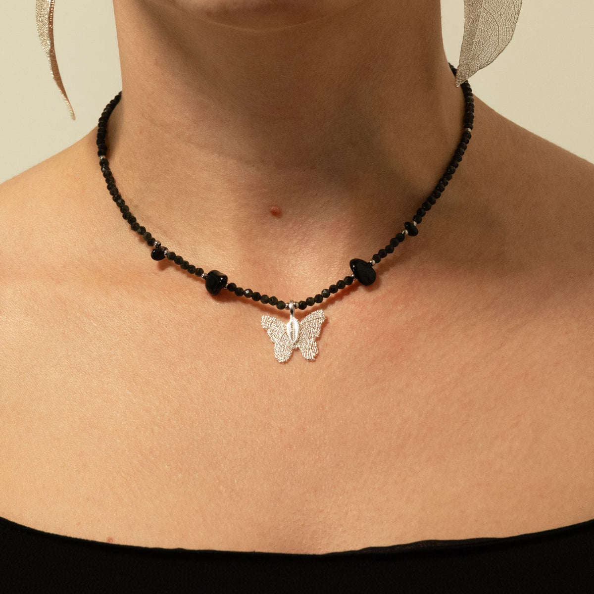 Collier Obsidienne Noire – Pendentif Papillon en Véritable Feuille