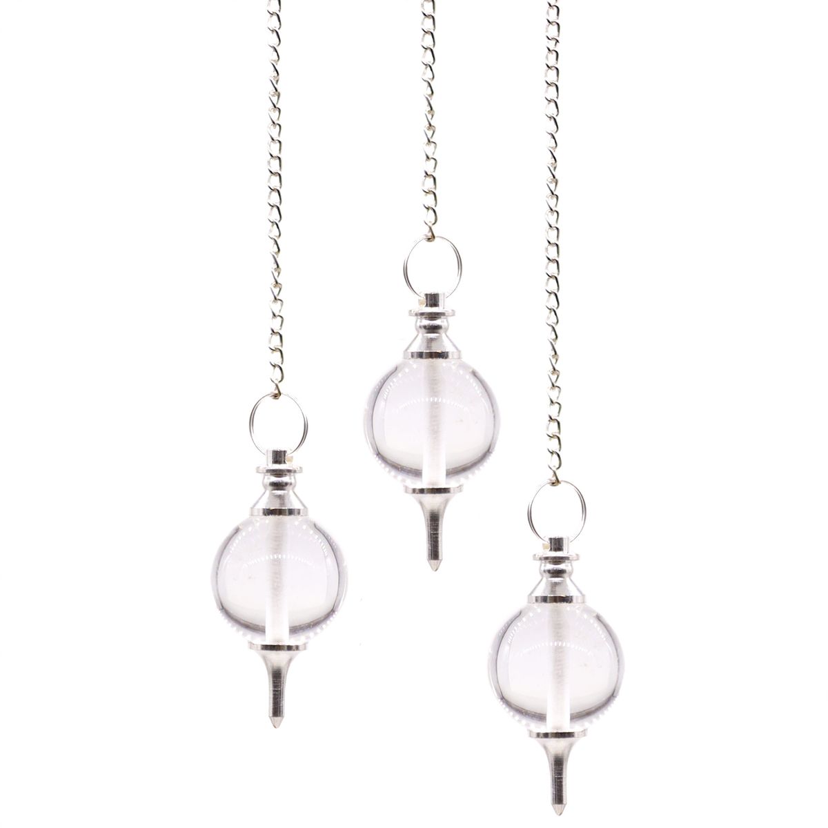 Pendules sphère en cristal de roche poli, embout argenté et pointe fine, chaîne et anneau