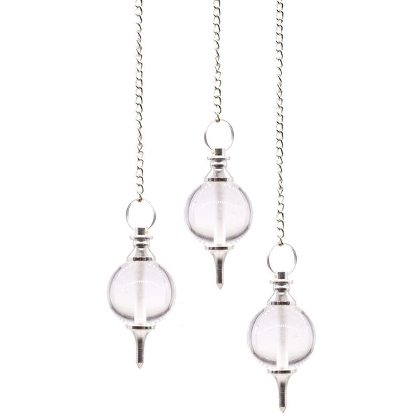 Pendules sphère en cristal de roche poli, embout argenté et pointe fine, chaîne et anneau