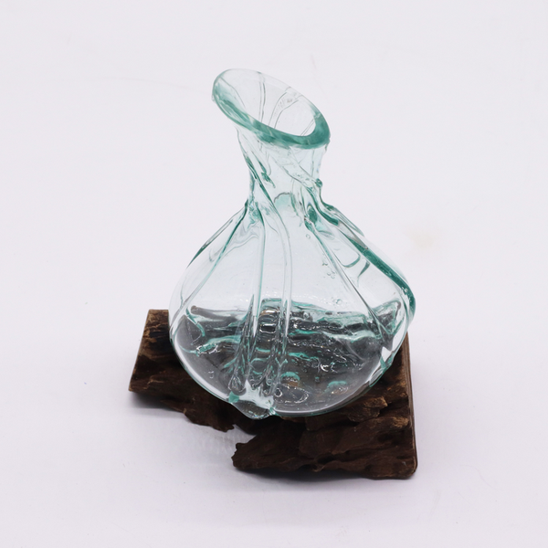 Carafe en verre recyclé soufflé coulé sur base en bois de gamal, 24 cm