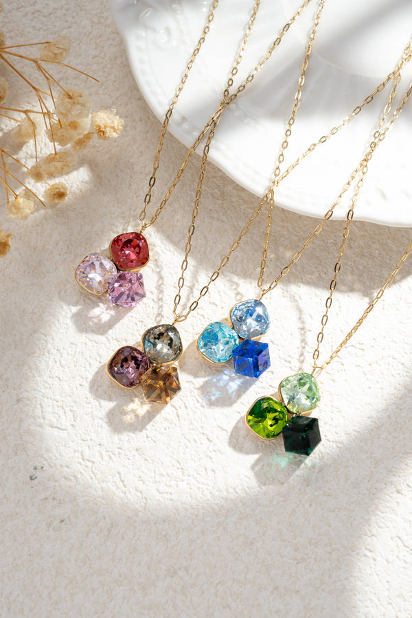 Collier Dégradé 3 Cristaux Doré – Acier Inoxydable Harmonie & Éclat