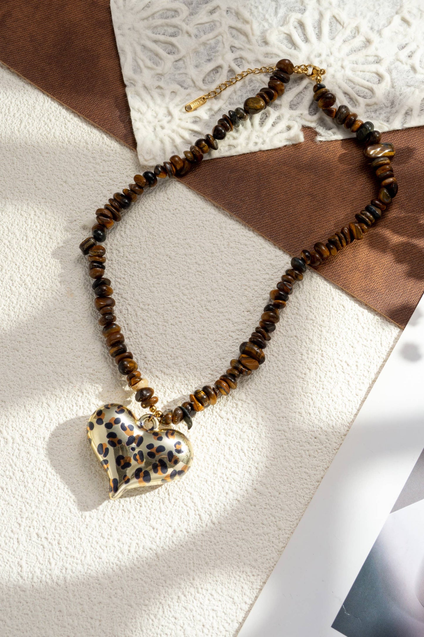 Collier Cœur Léopard & Œil de Tigre – Pierre Naturelle & Acier Inoxydable Doré - vue 2
