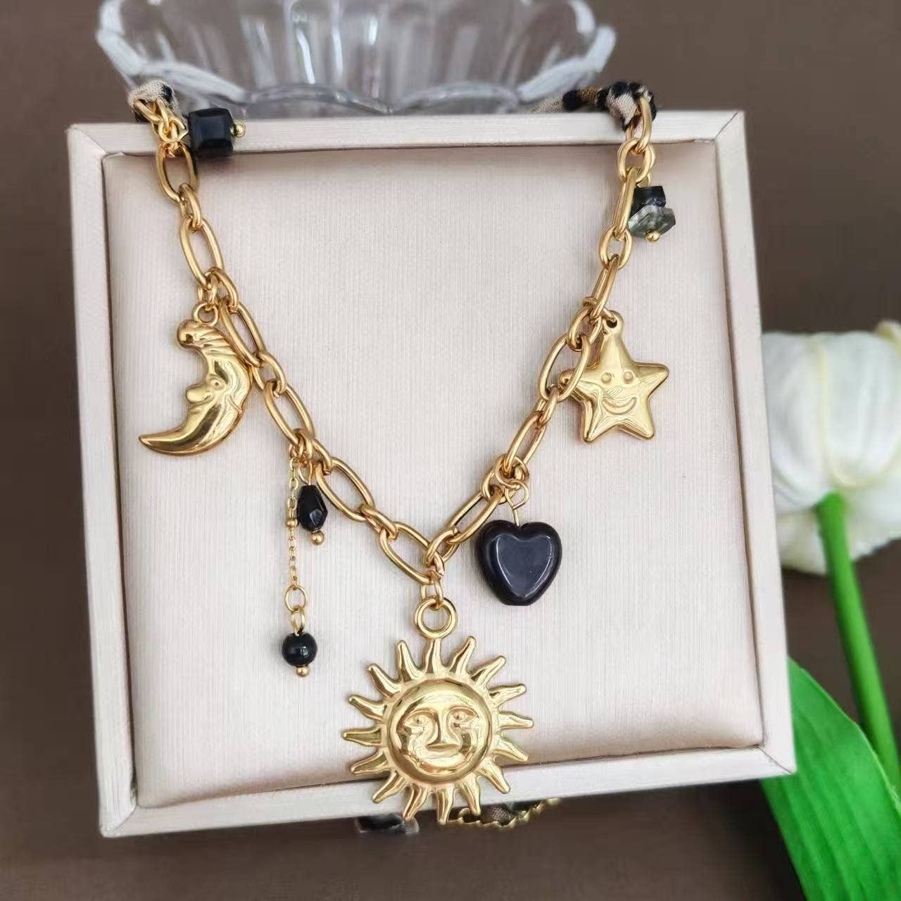 Collier Léopard & Charms Célestes Doré – Acier Inoxydable • Énergie Mystique & Style Audacieux