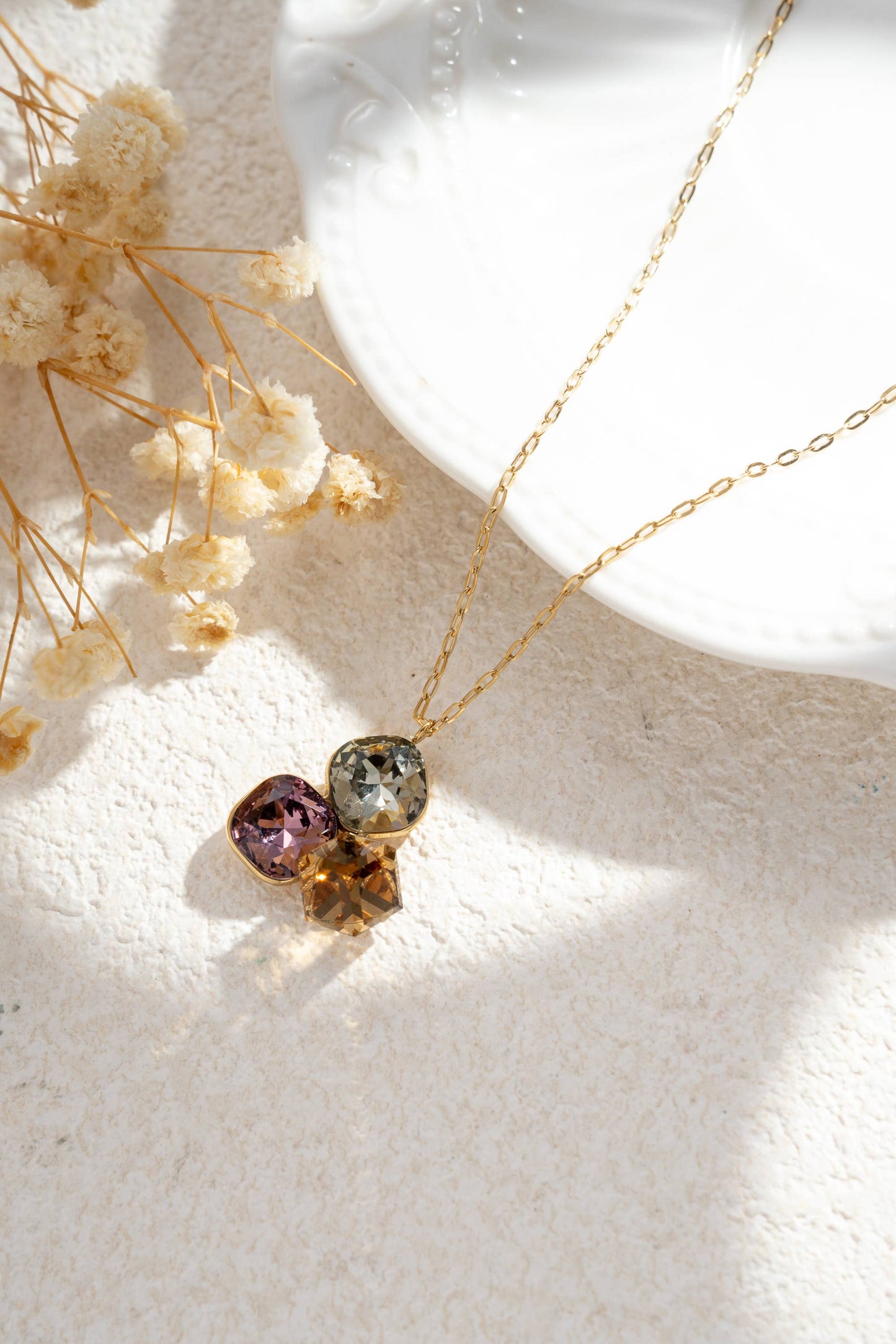 Collier Dégradé 3 Cristaux Doré – Acier Inoxydable Harmonie & Éclat - vue 3