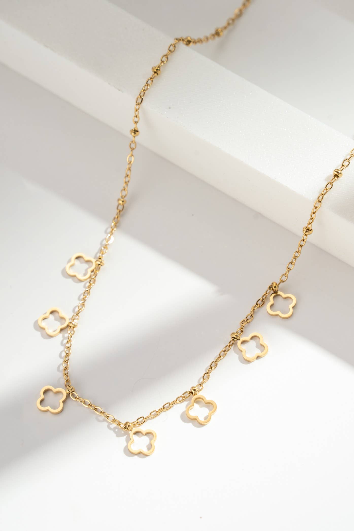 Collier Trèfles Porte-Bonheur Doré – Acier Inoxydable • Chance & Élégance Intemporelle