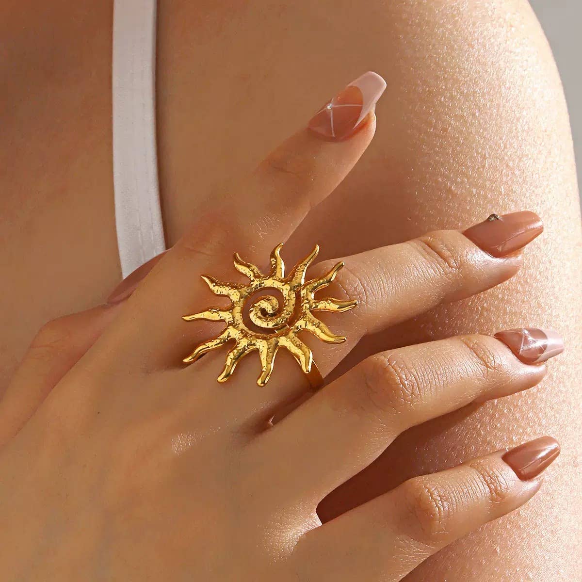 Bague Soleil Dorée Spirale – Éclat Radieux ajustable en acie