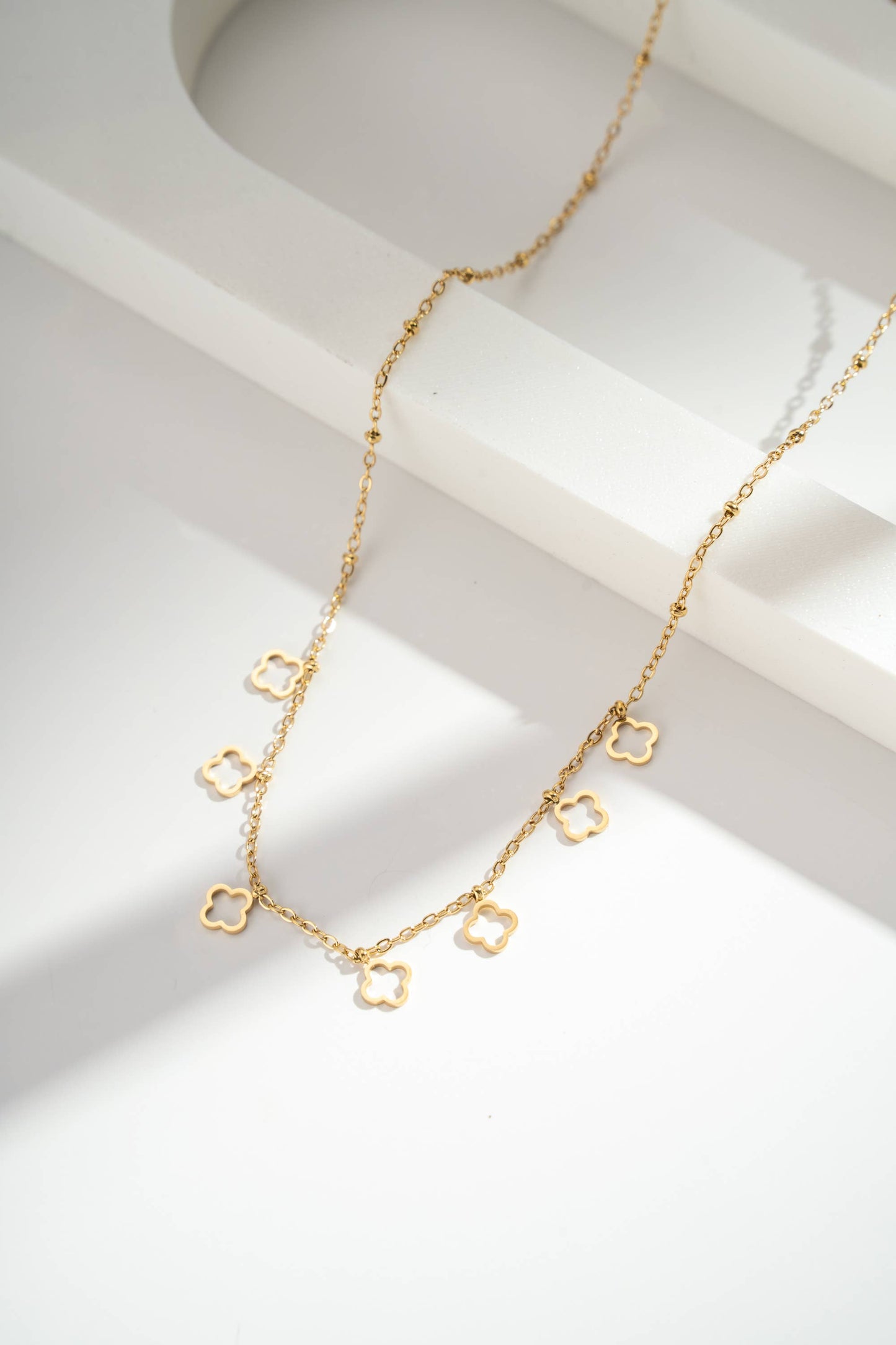 Collier Trèfles Porte-Bonheur Doré – Acier Inoxydable • Chance & Élégance Intemporelle