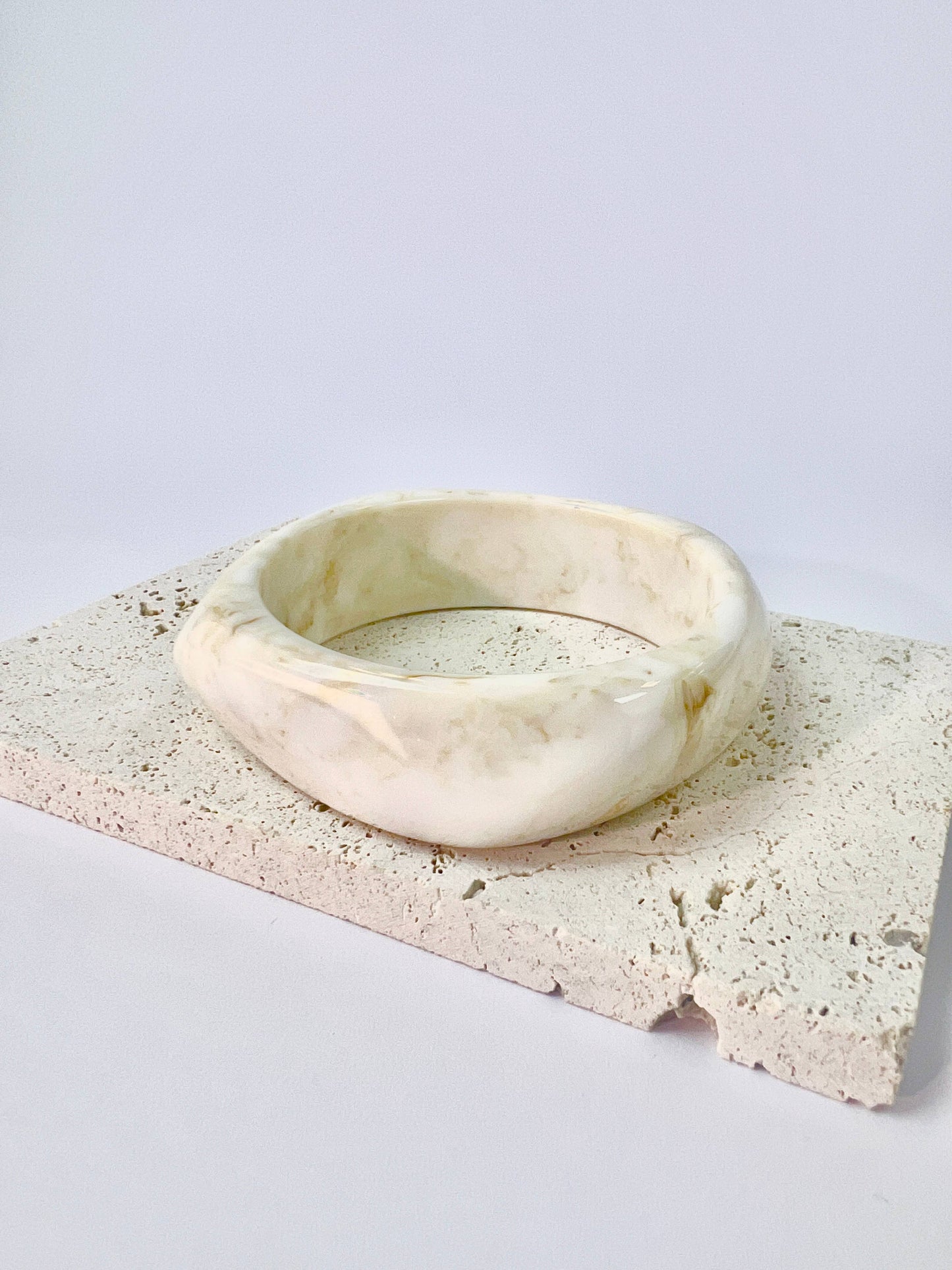 Bracelet Jonc Effet Marbre Blanc – Résine Élégante • Chic & Intemporel