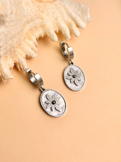 Boucles d’Oreilles Pendantes Nacre & Étoile Dorée – Acier Inoxydable • Élégance Céleste