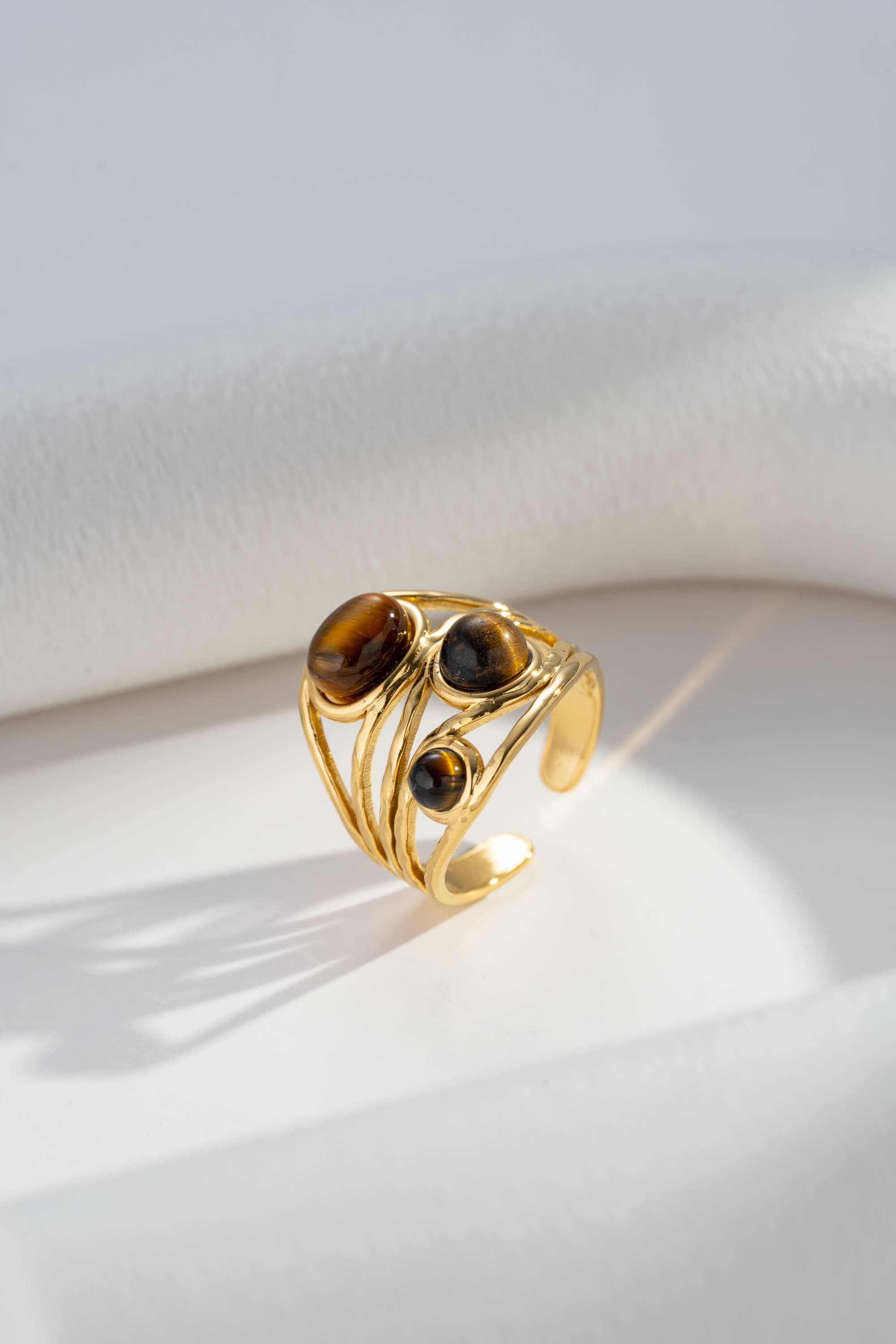 Bague ajourée courbe moderne en acier inoxydable pierres