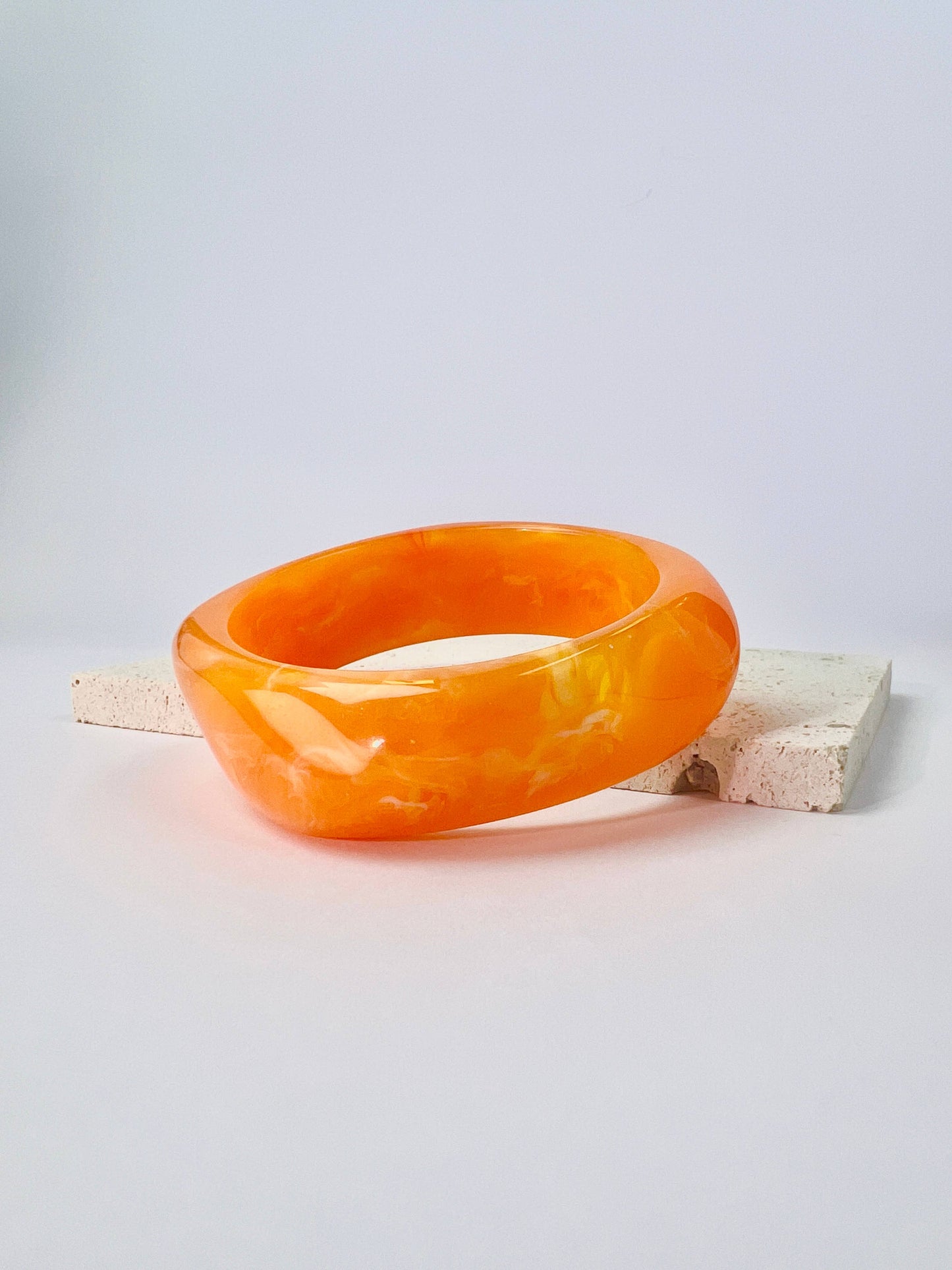 Bracelet Jonc Effet Marbre Blanc – Résine Élégante • Chic & Intemporel