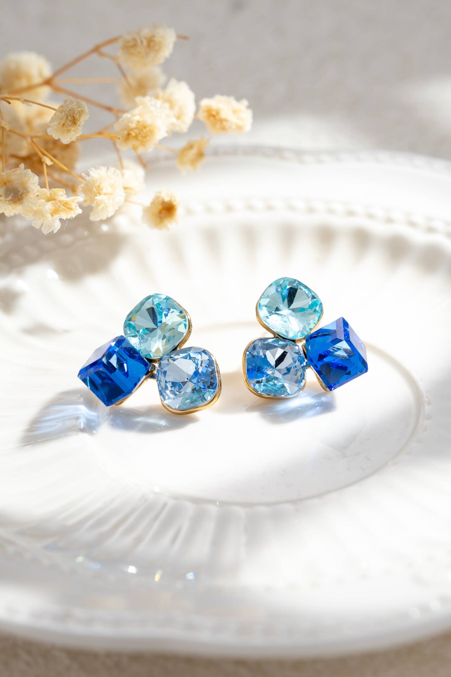 Boucles d'Oreilles Dégradé 3 Cristaux Doré – Acier Inoxydable Harmonie & Éclat - vue 3
