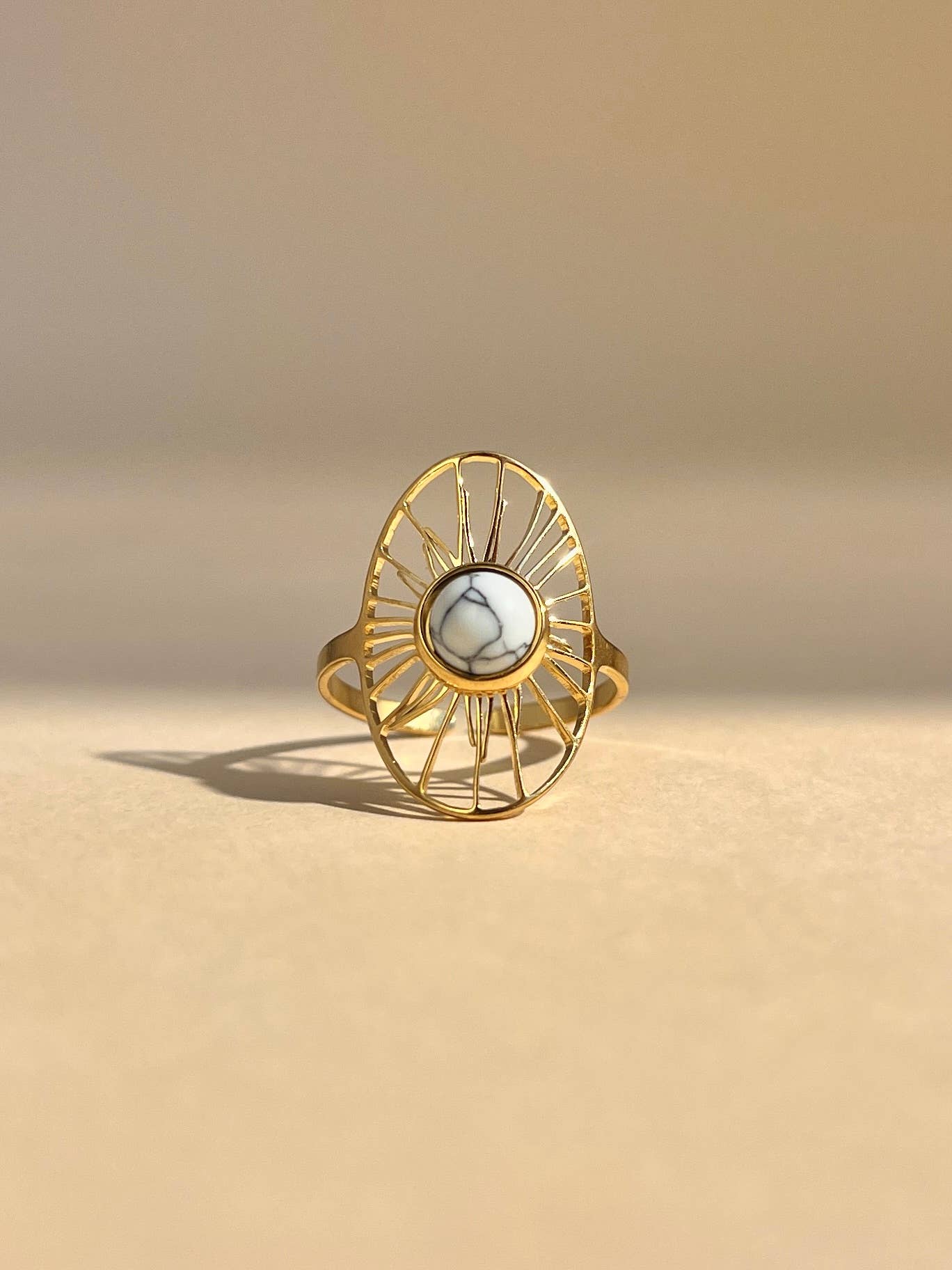 Bague réglable ovale acier inoxydable motif soleil et pierre
