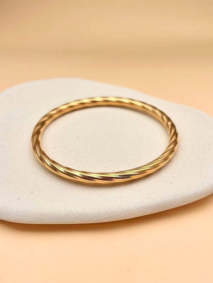 Bracelet Jonc Torsadé Doré – Acier Inoxydable • Élégance Intemporelle