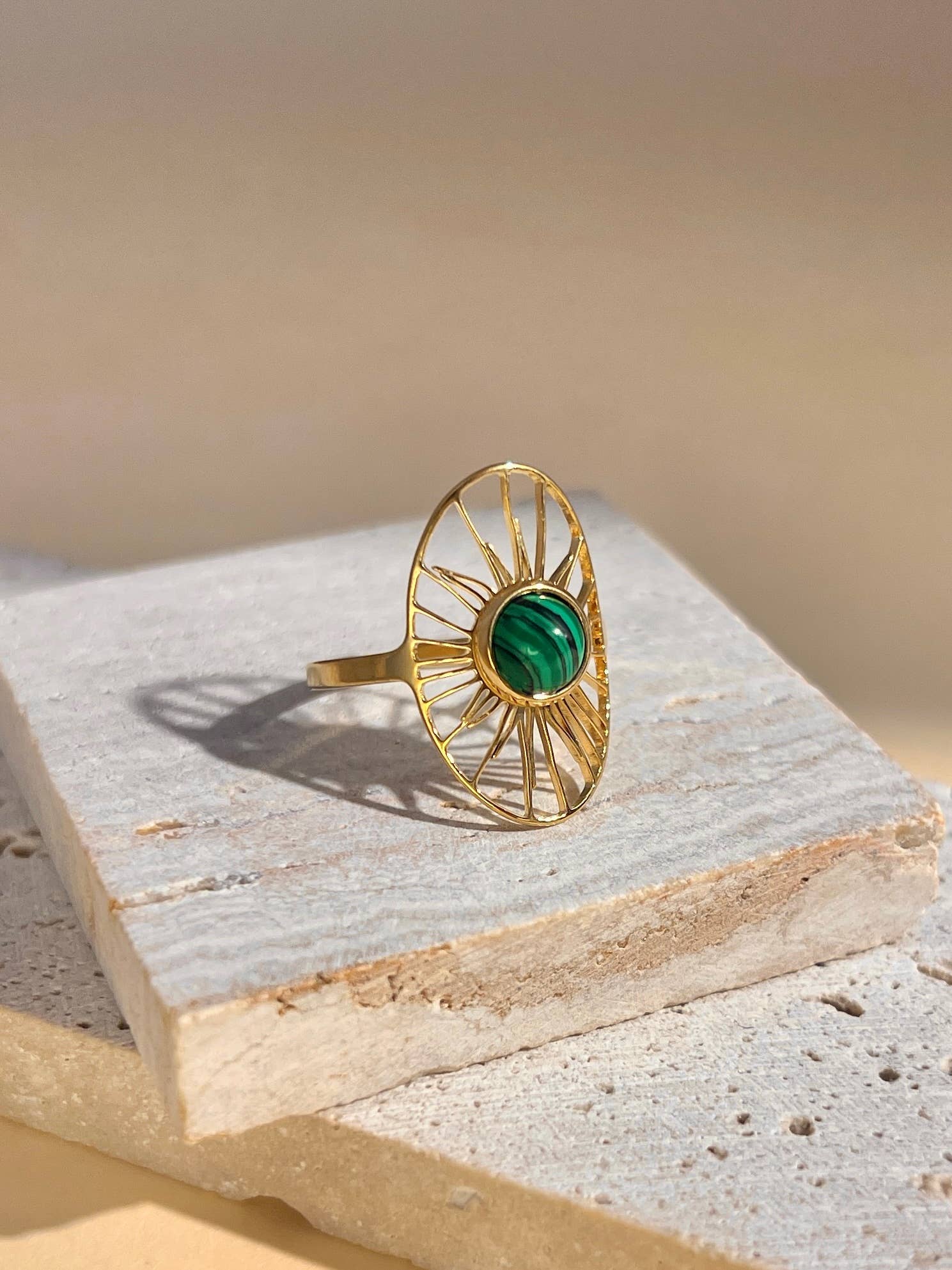 Bague réglable ovale acier inoxydable motif soleil et pierre