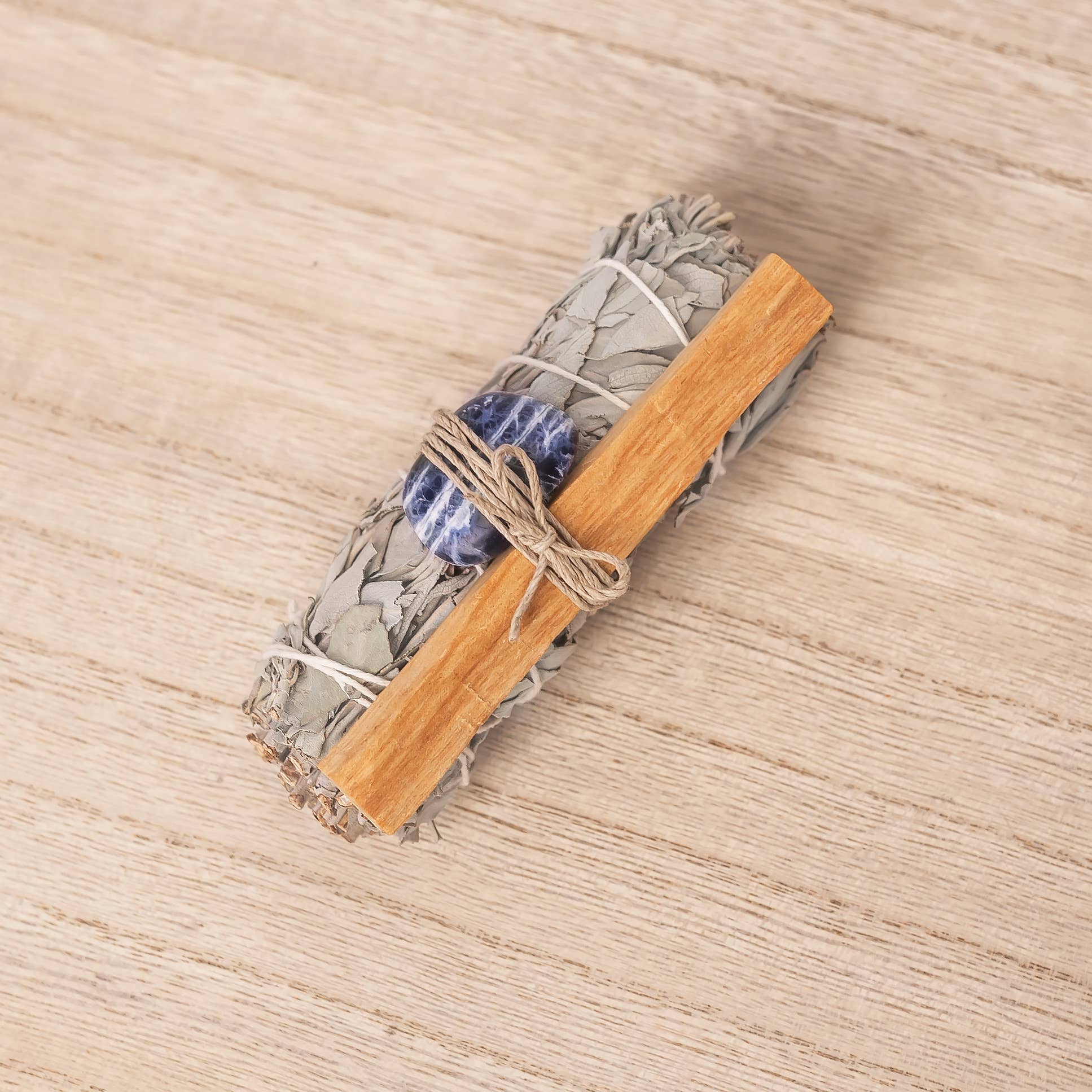 Ensemble Sauge Blanche, Cristal de Sodalite et Bâton de Palo Santo