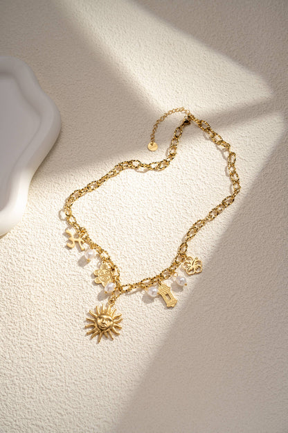 Collier Multi Breloques Soleil Éclatant – Acier Inoxydable Doré & Énergie Lumineuse