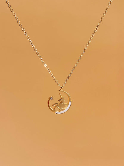Collier Licorne & Lune Nacrée Dorée – Acier Inoxydable • Magie & Rêverie