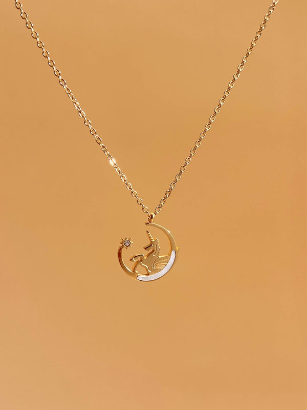 Collier Licorne & Lune Nacrée Dorée – Acier Inoxydable Magie & Rêverie