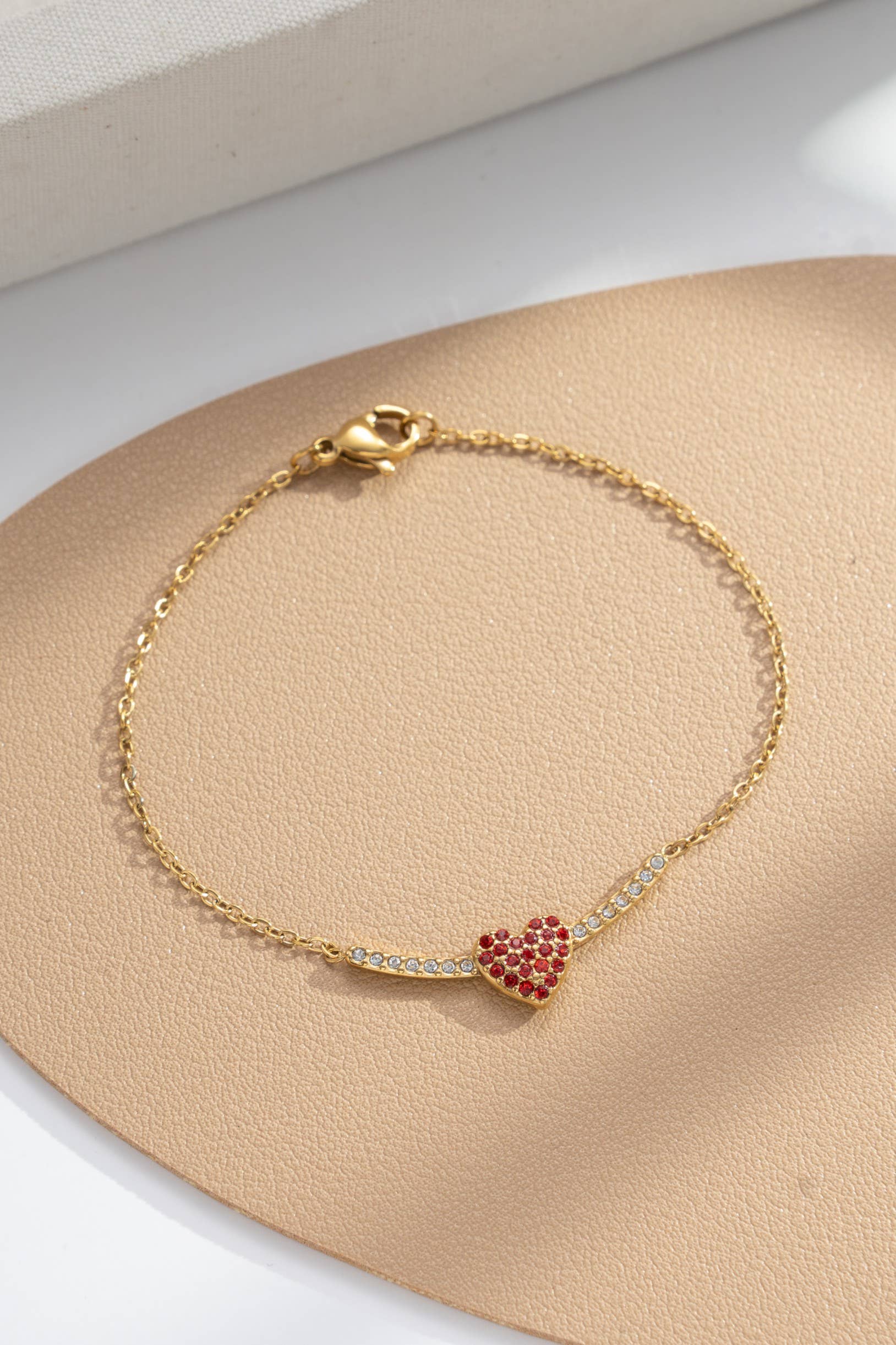 Bracelet Cœur Rouge & Cristaux Doré – Acier Inoxydable Amour & Élégance - vue 2