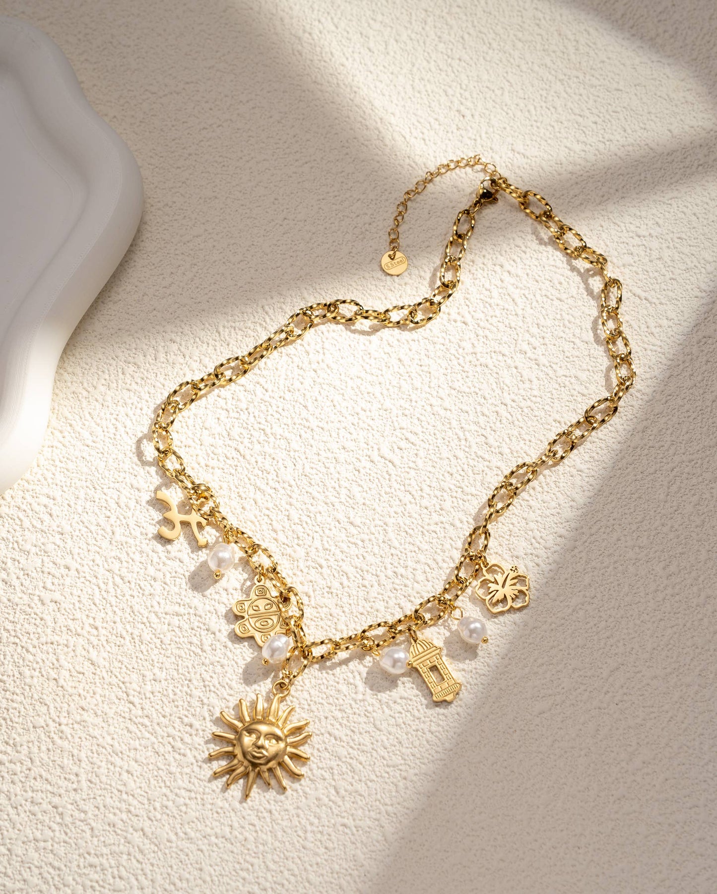 Collier Multi Breloques Soleil Éclatant – Acier Inoxydable Doré & Énergie Lumineuse