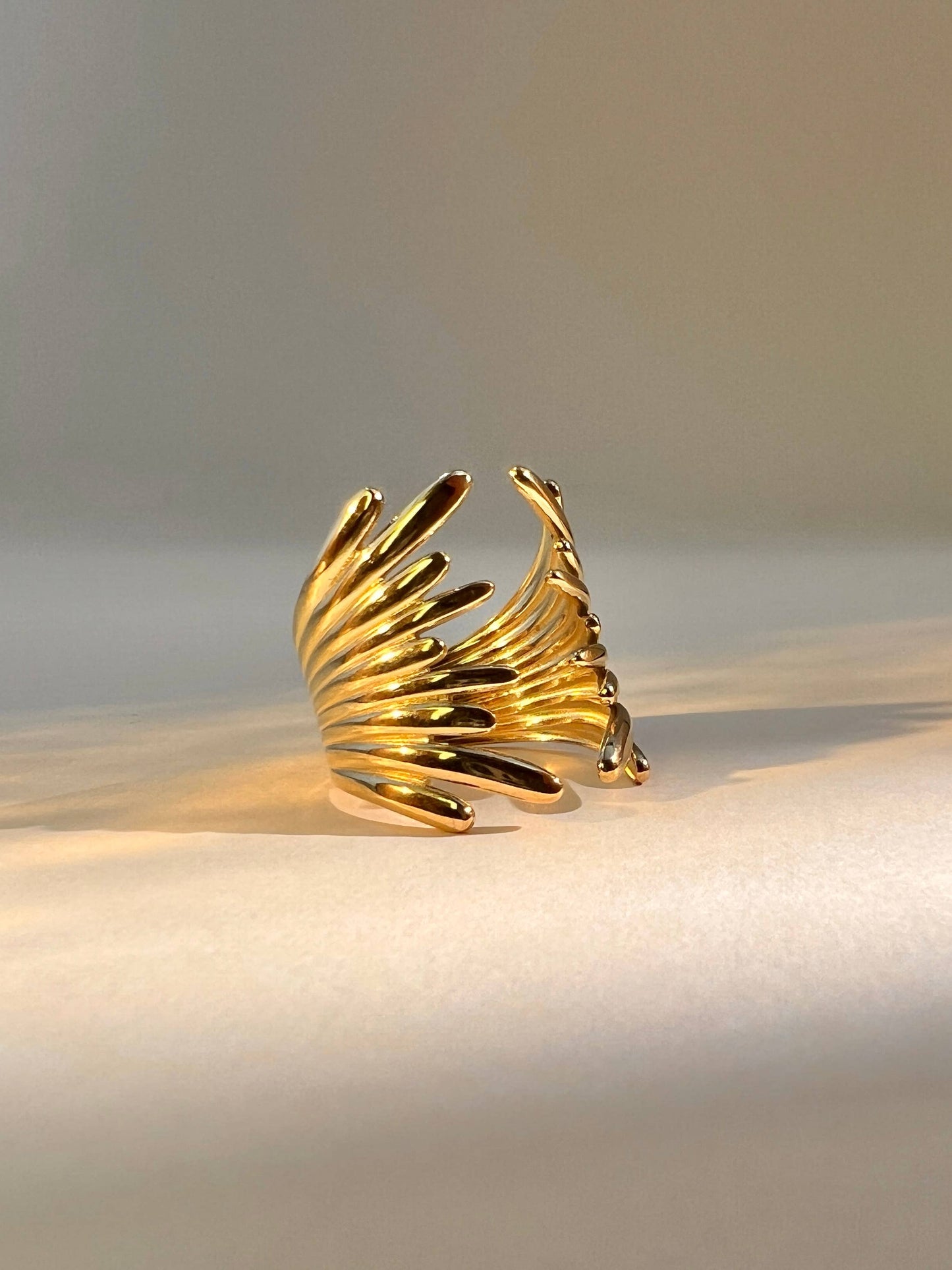 Bague Sculpturale Ajustable Dorée – Acier Inoxydable • Design Ajouré Contemporain