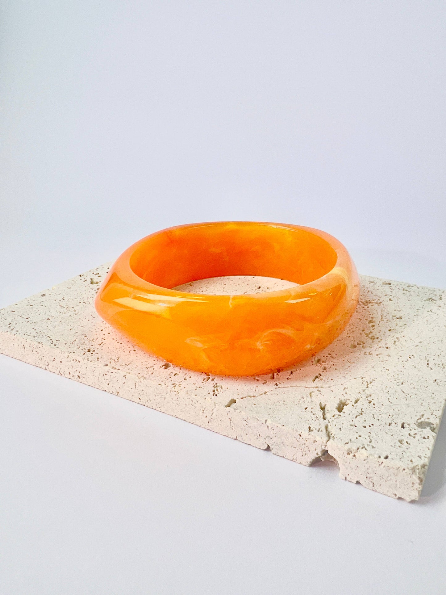Bracelet Jonc Effet Marbre Blanc – Résine Élégante • Chic & Intemporel