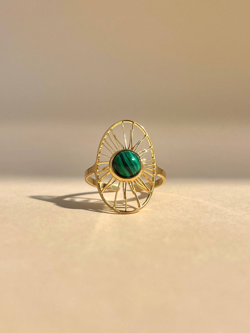 Bague réglable ovale acier inoxydable motif soleil et pierre