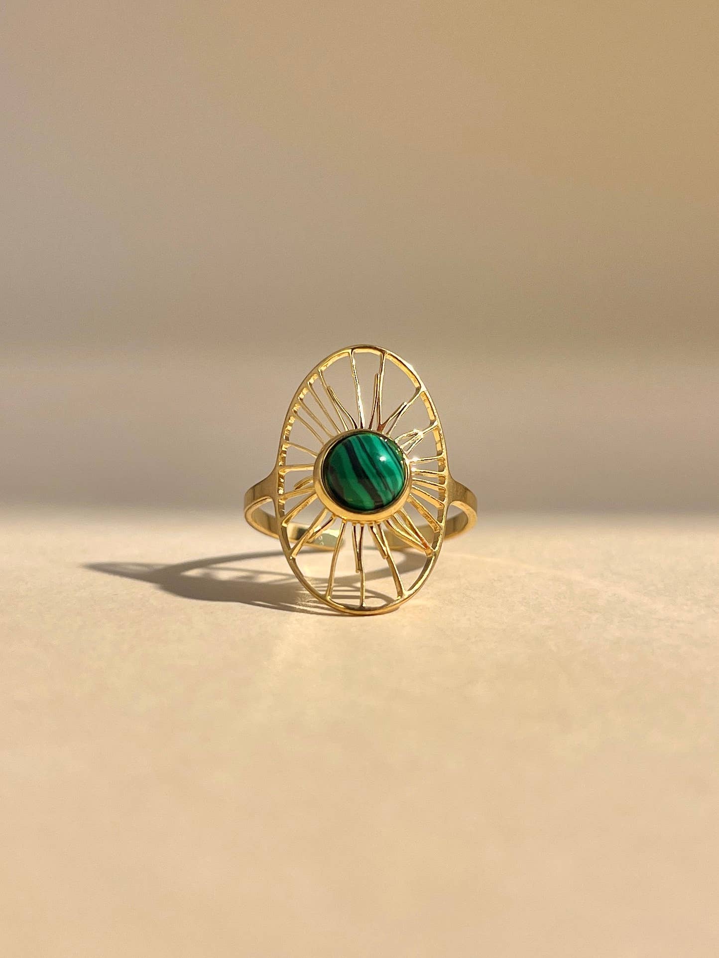 Bague réglable ovale acier inoxydable motif soleil et pierre