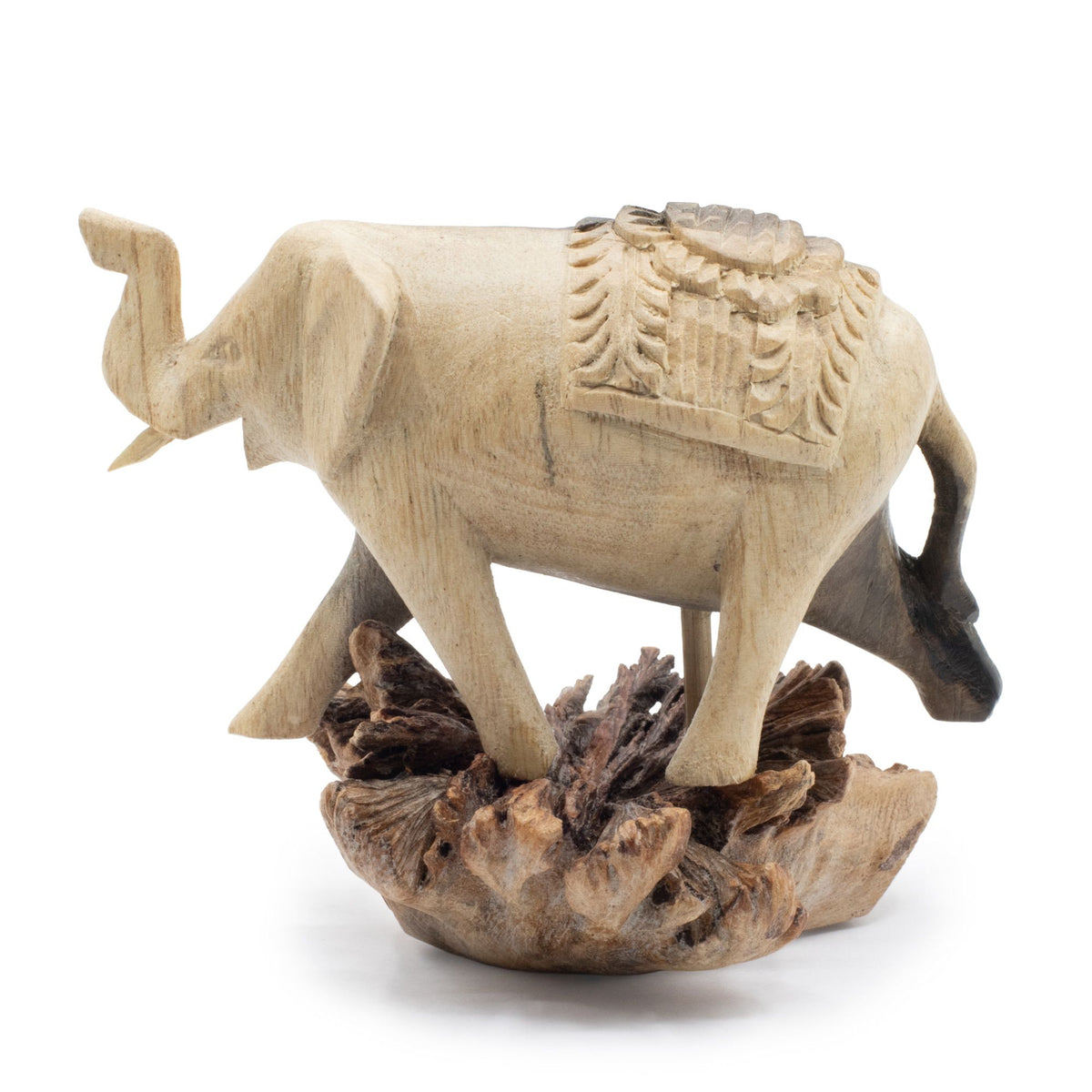 Sculpture d'éléphant en marche, bois parasite balinais