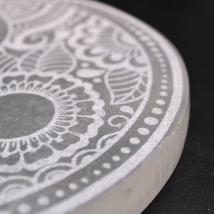 Grande plaque de rechargement en sélénite 18 cm motif Feng Shui
