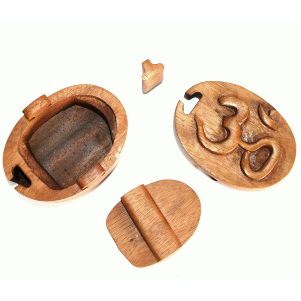 Boîte-puzzle de Bali motif Om sculpté, bois de saman, 9,5 cm