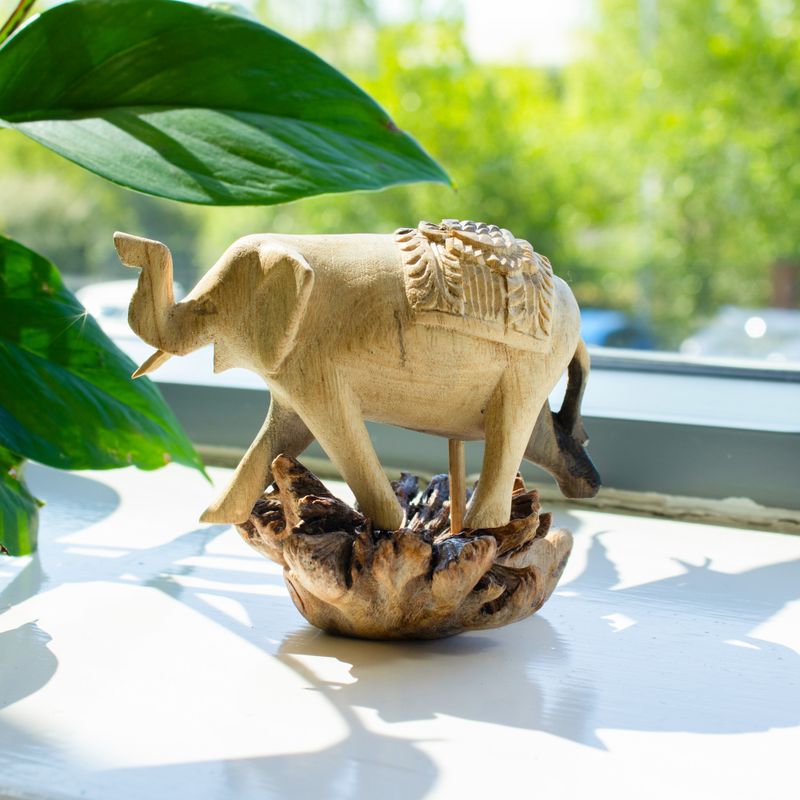 Détail de la trompe et des oreilles de l'éléphant sculpté