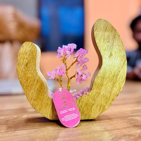 Arbre de gemmes en quartz rose planté dans un croissant de manguier ouvert