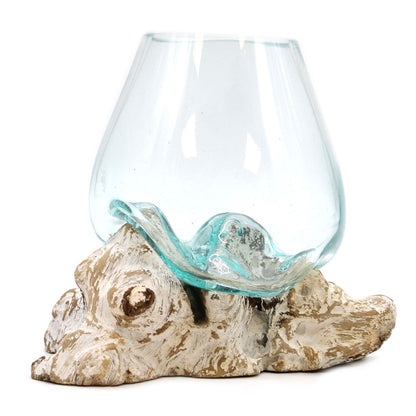 Grand bol en verre coulé sur bois blanchi à la chaux