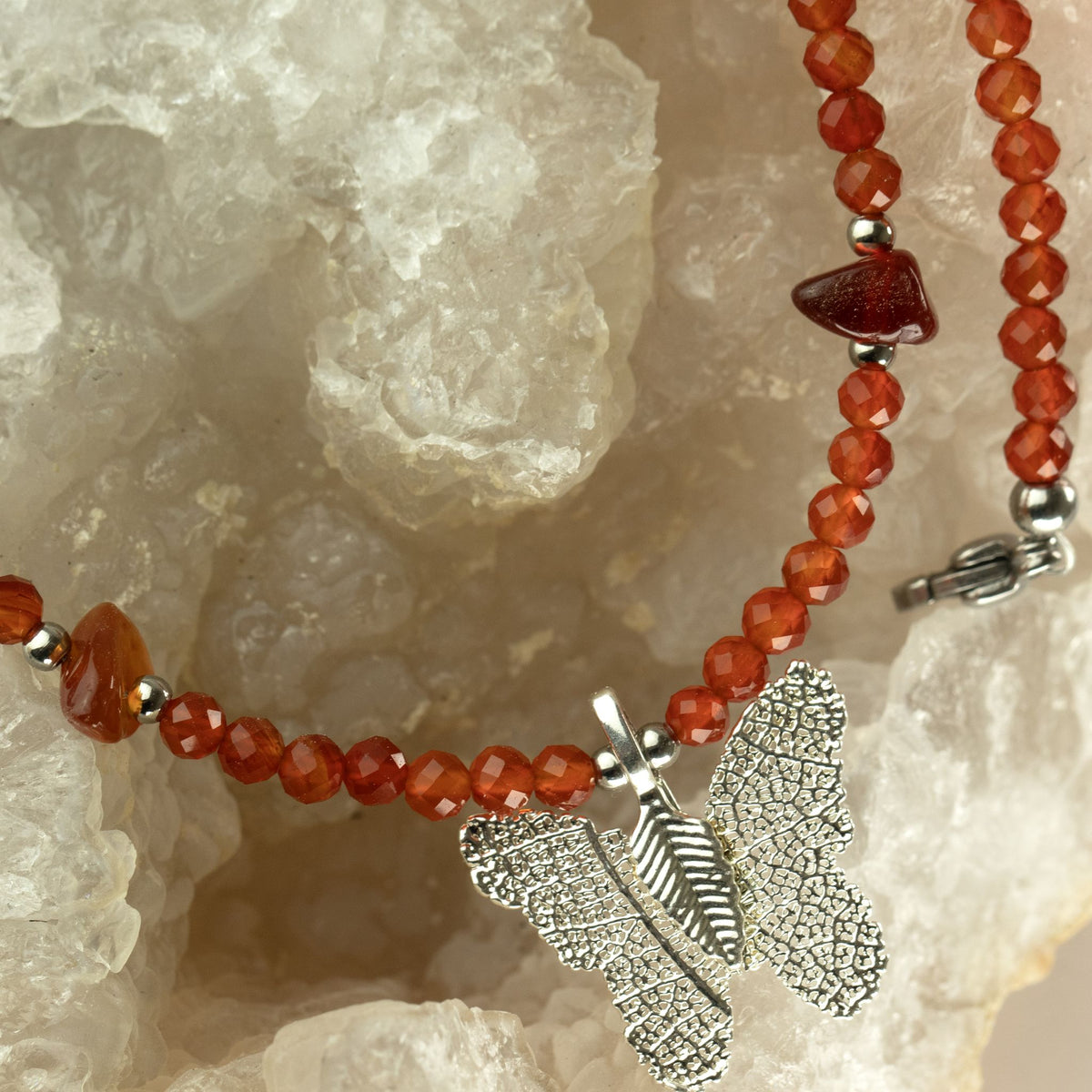 Collier Rubis – Pendentif Papillon en Véritable Feuille