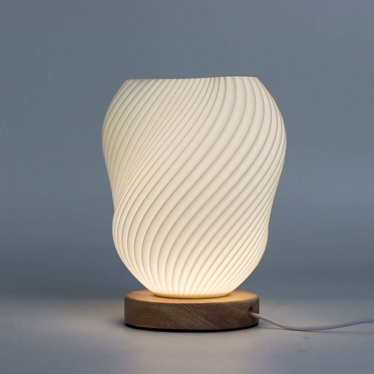 Lampe de Chevet Coquillage – Veilleuse USB-C à Socle Bois, 3 Intensités