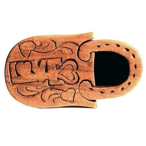 Boîte-puzzle ovale en bois de saman gravée de cœurs et de cadenas, couvercle coulissant ouvert, Bali