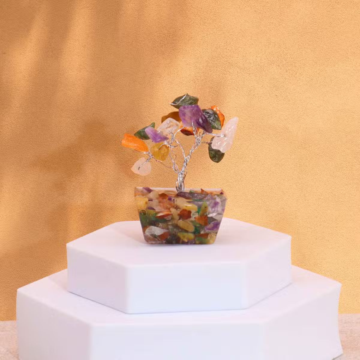 Mini arbre de gemmes assorties sur base orgonite, 15 pierres