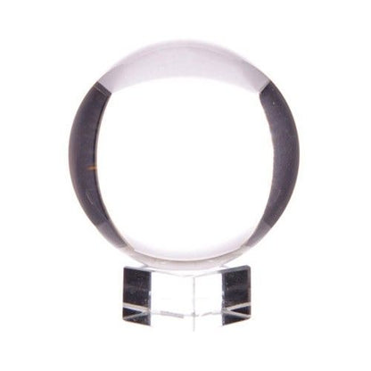 Boule de cristal K9 de 80 mm posée sur son socle, sur fond blanc