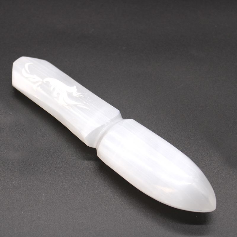 Couteau de rituel en sélénite motif Lâcher prise du passé