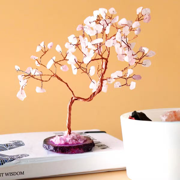 Grand arbre de quartz rose sur socle d'agate rose, 100 pierres