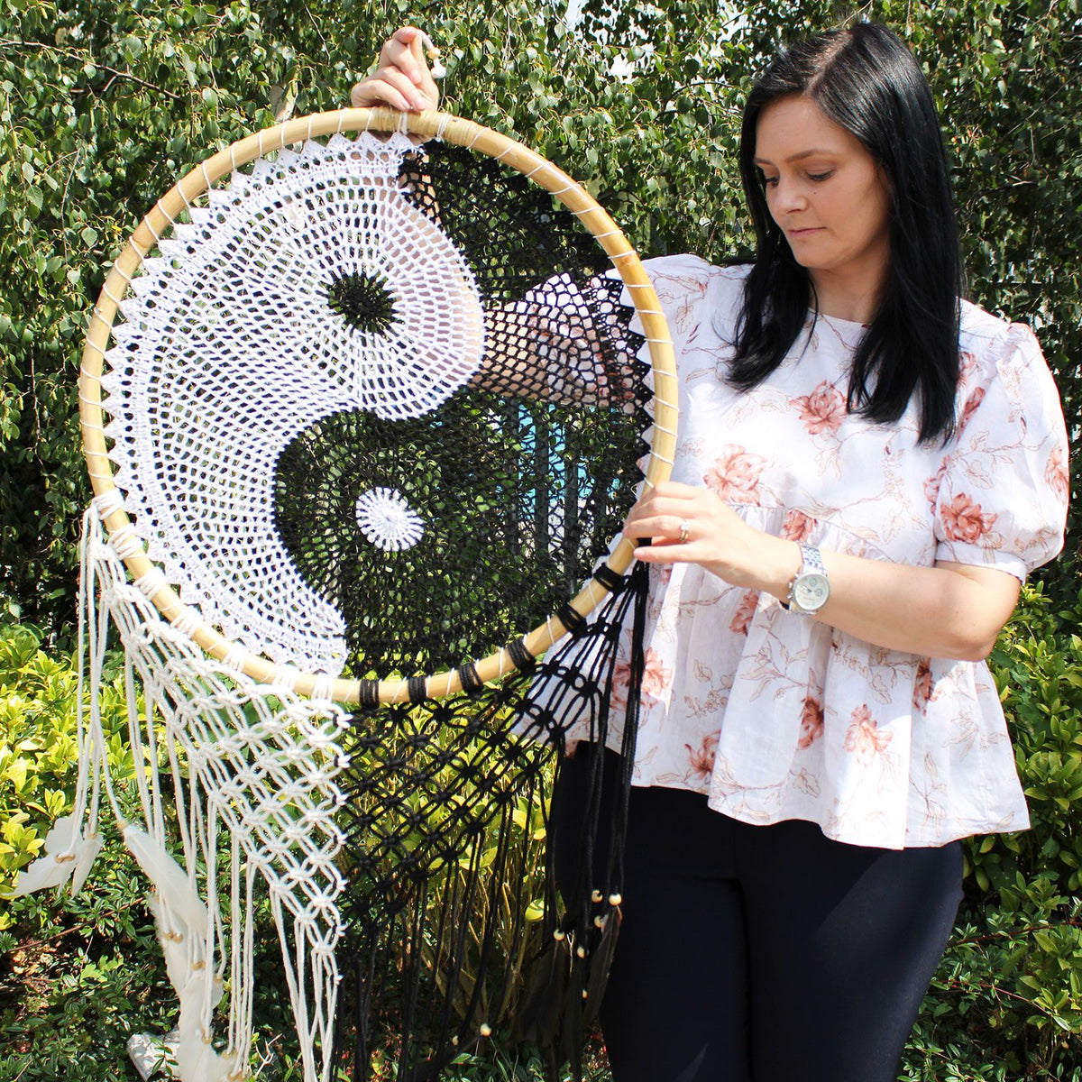Attrape-rêves de Bali 135 cm motif Yin et Yang en noir et blanc